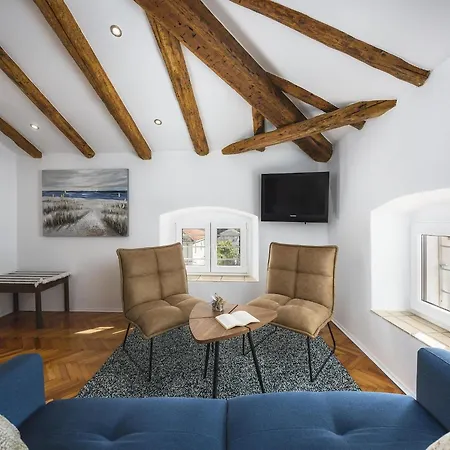 Apartment Cozy For Smaller Groups Porec